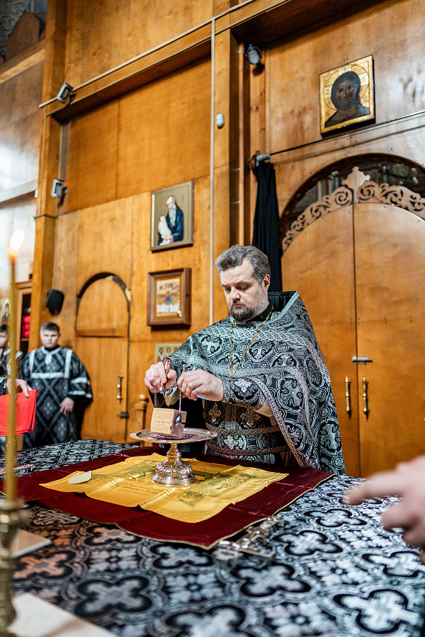 Литургия Преждеосвященных Даров в Преображенском соборе города Люберцы
